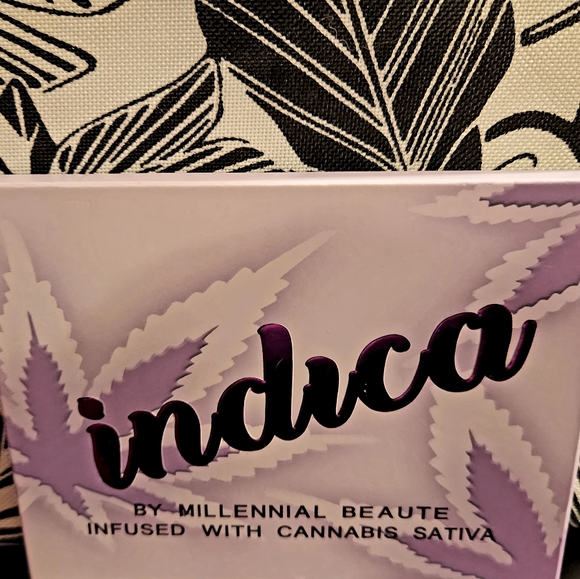 Millennial Beaute eyeshadow pallete - Picture 1 of 4